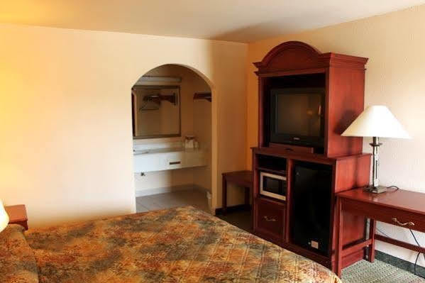 Summit Inn Hempstead Экстерьер фото